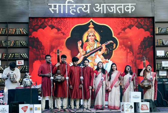 साहित्य आजतक: जावेद के तराने, पीयूष के फसाने, ऐसा रहा पहला दिन