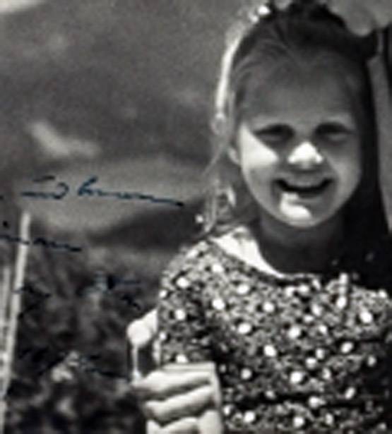 हिटलर और यहूदी बच्ची की दोस्ती की कहानी, सामने आई 1933 की फोटो