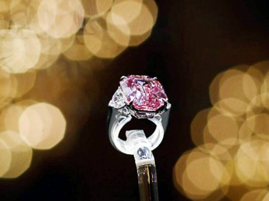 जानिए- 100 साल पुराने पिंक हीरे की खासयित, करोड़ों में हुआ नीलाम