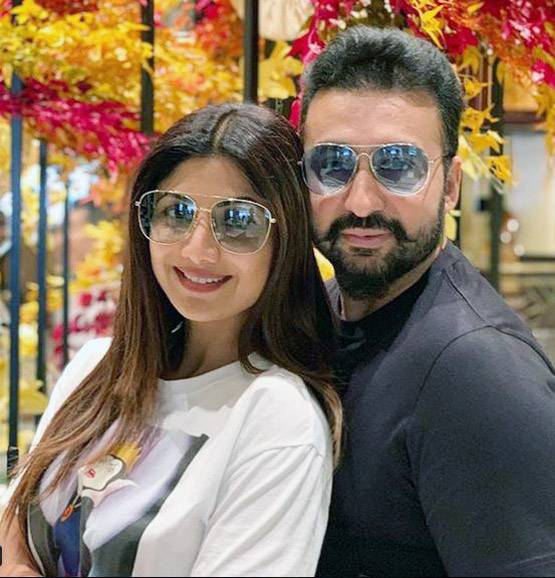 शिल्पा शेट्टी ने साईं बाबा को चढ़ाया सोने का मुकुट, पति भी थे साथ