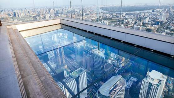 78वीं मंजिल पर कांच का फ्लोर, कमजोर दिल वालों की अटकेगी सांस!