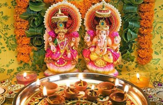 Diwali: लक्ष्मी पूजन के दौरान भूलकर भी न करें ये गलतियां, मां हो जाती हैं नाराज
