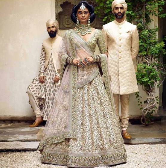 दीपिका की तरह शादी में पहनें सब्यसाची की ड्रेस, जानें कीमत