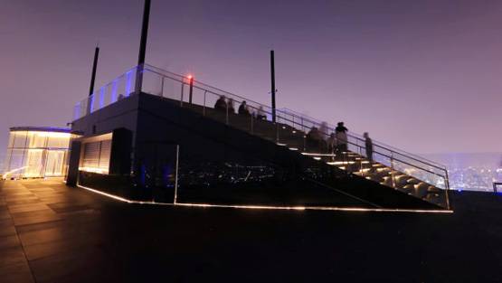 78वीं मंजिल पर कांच का फ्लोर, कमजोर दिल वालों की अटकेगी सांस!