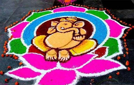Diwali: रंगोली से करें लक्ष्मी का स्वागत, ऐसे बनाएं सुंदर डिजाइन्स