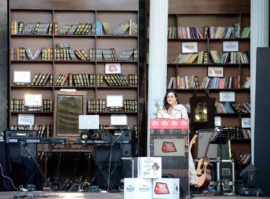 साहित्य आजतक: जावेद के तराने, पीयूष के फसाने, ऐसा रहा पहला दिन