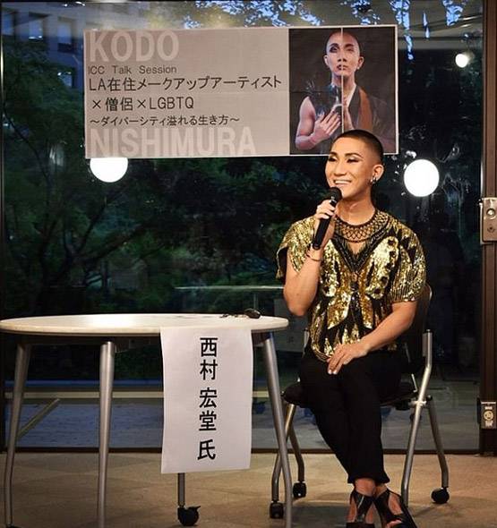 फेमस मेकअप आर्टिस्ट है गे बौद्ध भिक्षु, पॉप स्टार तक इनके फैन