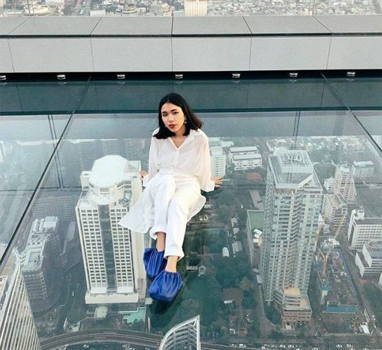 78वीं मंजिल पर कांच का फ्लोर, कमजोर दिल वालों की अटकेगी सांस!