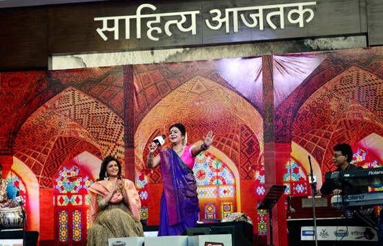 साहित्य आजतक: जावेद के तराने, पीयूष के फसाने, ऐसा रहा पहला दिन