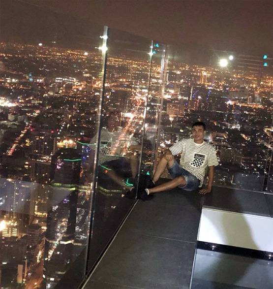 78वीं मंजिल पर कांच का फ्लोर, कमजोर दिल वालों की अटकेगी सांस!