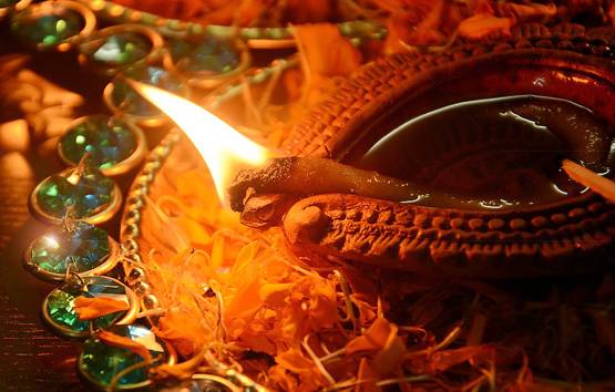 Diwali 2018: दिवाली की रात धन प्राप्ति के लिए करें ये उपाय