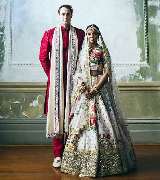 दीपिका की तरह शादी में पहनें सब्यसाची की ड्रेस, जानें कीमत