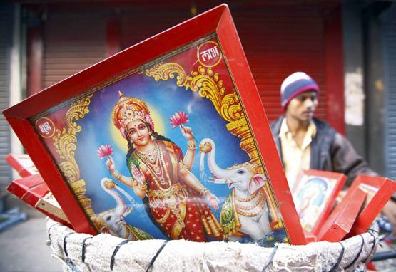 Dhanteras 2018: धनतेरस पर ना लाएं लक्ष्मी मां की ऐसी मूर्ति-चित्र, बनी रहेगी पैसों की तंगी