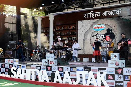 साहित्य आजतक: जावेद के तराने, पीयूष के फसाने, ऐसा रहा पहला दिन