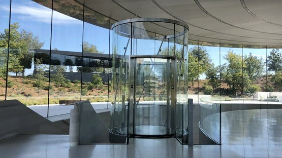 PICS: देखें कैसा है ऐपल पार्क में मौजूद स्टीव जॉब्स थिएटर