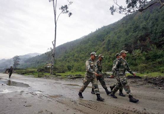कर्नल ने थाने में पुलिस को 'धमकाया', रक्षा मंत्रालय ने बैठाई जांच