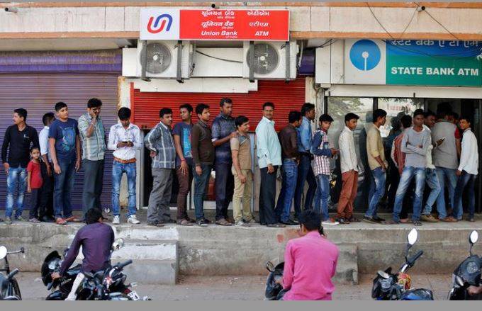 देश के आधे ATM पर ग्रहण, शटर गिरा तो कैश के लिए फिर तरसेंगे आप!