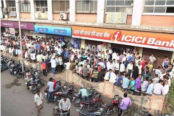 इन 10 तस्वीरों को देख नोटबंदी का 2 साल पुराना दर्द हो जाएगा ताजा!
