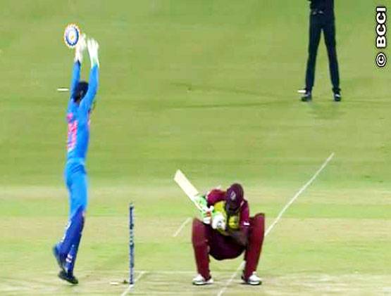 VIDEO: जब स्पिनर ने डाला खतरनाक बाउंसर, हैरान हुए सभी