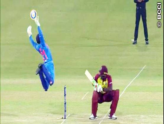 VIDEO: जब स्पिनर ने डाला खतरनाक बाउंसर, हैरान हुए सभी