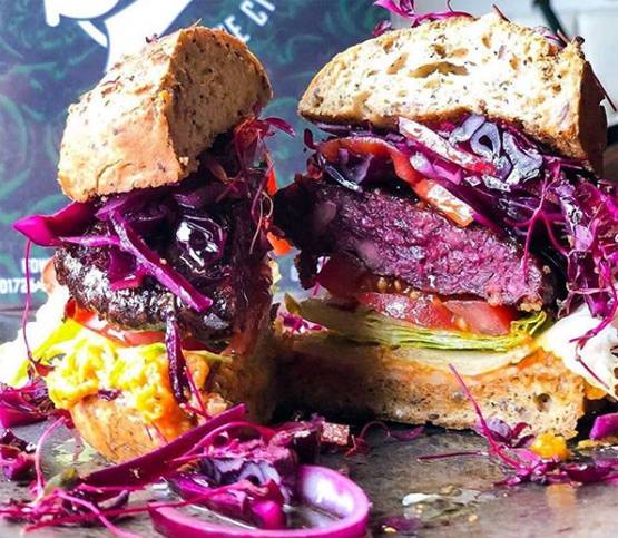 अब शाकाहारी भी ले सकेंगे 'बीफ' का मजा, आ गया ब्लीडिंग बर्गर