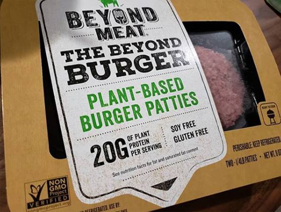 अब शाकाहारी भी ले सकेंगे 'बीफ' का मजा, आ गया ब्लीडिंग बर्गर