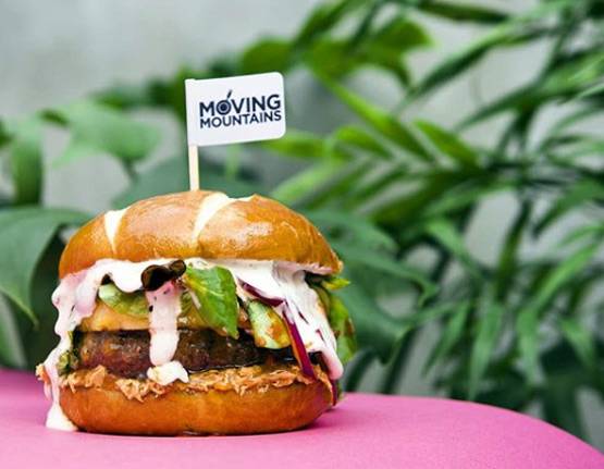 अब शाकाहारी भी ले सकेंगे 'बीफ' का मजा, आ गया ब्लीडिंग बर्गर