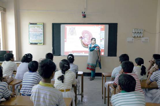 UP में दुनिया का सबसे बड़ा स्कूल, 300 रुपये कर्ज लेकर हुआ था शुरू