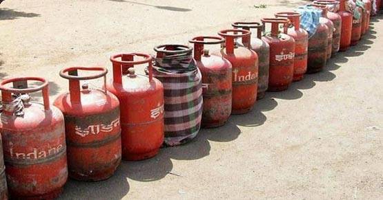 LPG सिलेंडर करना है सरेंडर, तो घर बैठे ऐसे करें अप्लाई