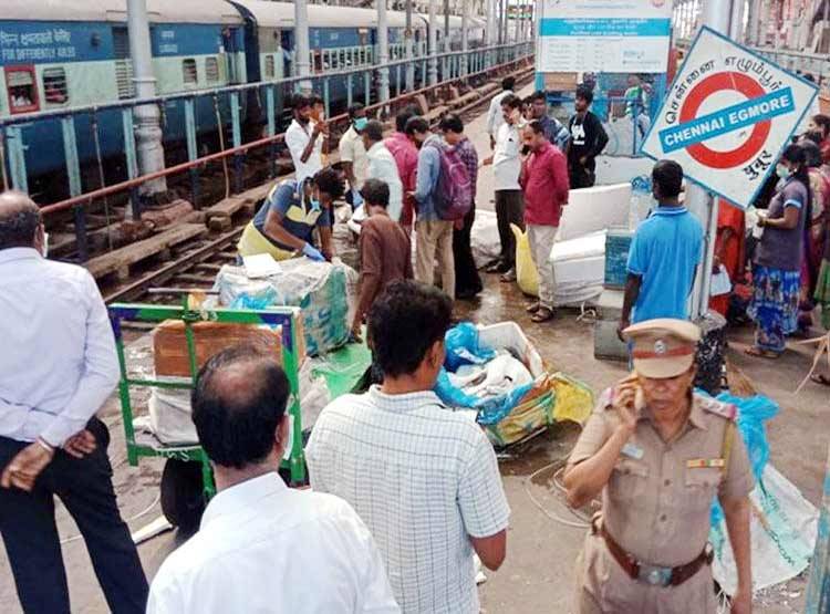 स्टेशन पर मिला सिर कटे कुत्तों का मांस, होटलों में होनी थी सप्लाई