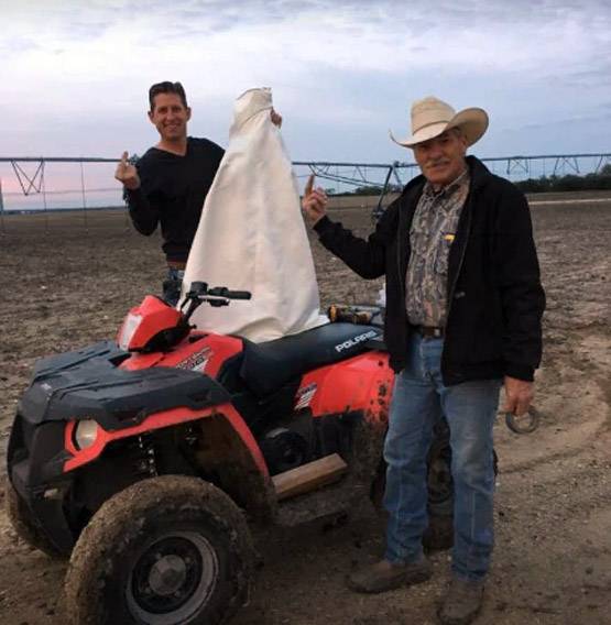 तलाक पर महिला ने मनाया जश्न, वेडिंग ड्रेस को विस्फोट से उड़ा दिया