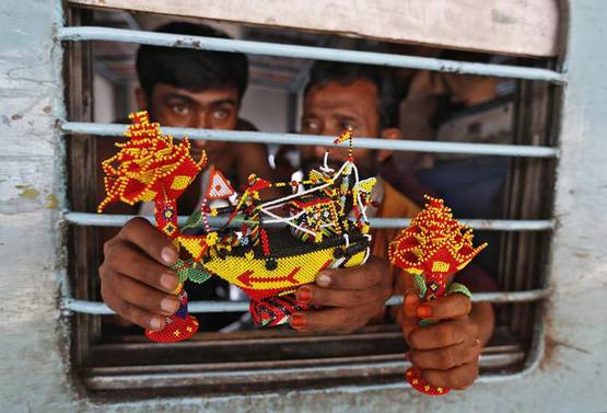 इसलिए रेलवे की नौकरी है बेस्ट, सैलरी के साथ मिलती हैं ये सुविधाएं