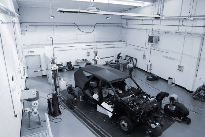 ये है दुनिया की सबसे महंगी SUV, फाइटर प्लेन जैसा लुक, वजन 6 टन