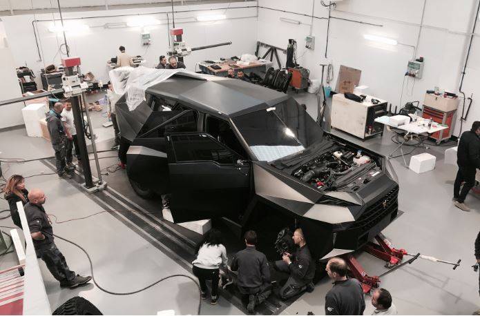 ये है दुनिया की सबसे महंगी SUV, फाइटर प्लेन जैसा लुक, वजन 6 टन