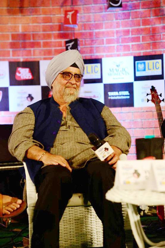 तस्वीरों में साहित्य आजतक का तीसरा दिन, अन्नू कपूर ने खोले कई राज