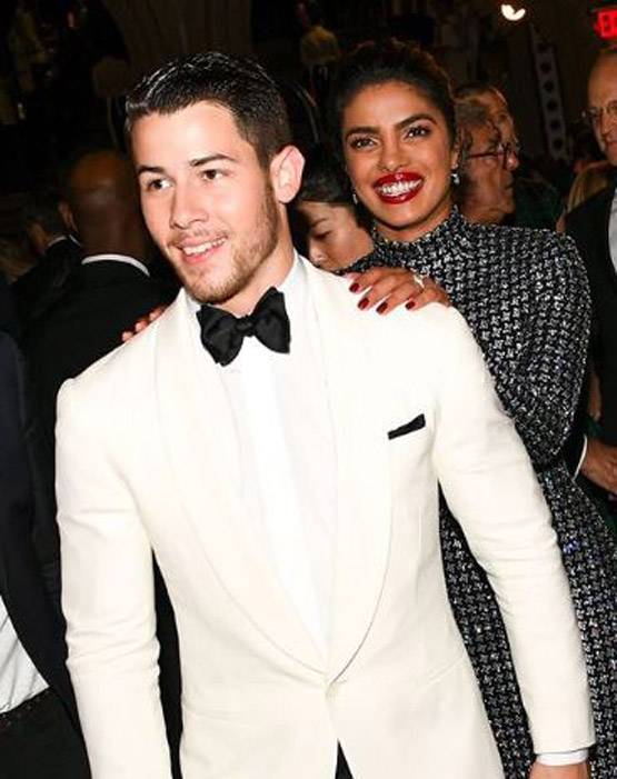 प्रियंका-निक ने शादी की कानूनी मान्यता के लिए अमेरिका में दी अर्जी