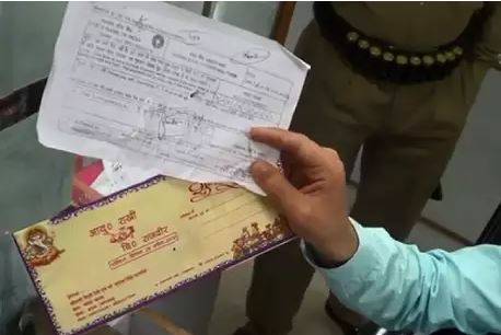 इन 10 तस्वीरों को देख नोटबंदी का 2 साल पुराना दर्द हो जाएगा ताजा!