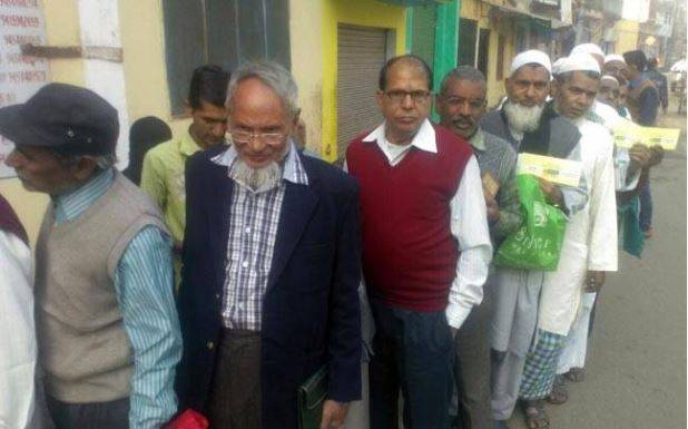 इन 10 तस्वीरों को देख नोटबंदी का 2 साल पुराना दर्द हो जाएगा ताजा!