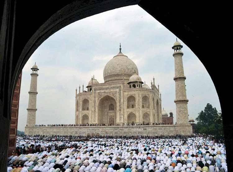 400 साल पहले क्या ताजमहल में होती थी नमाज?