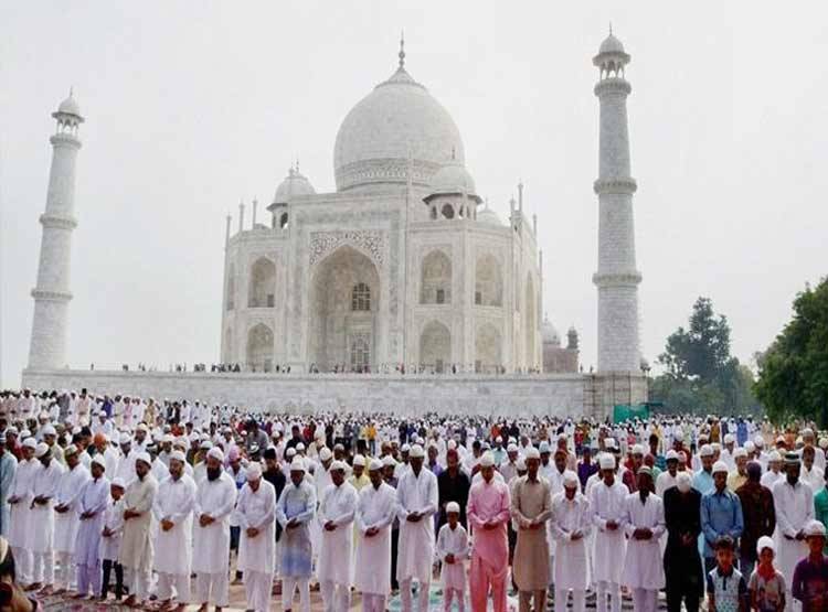 400 साल पहले क्या ताजमहल में होती थी नमाज?