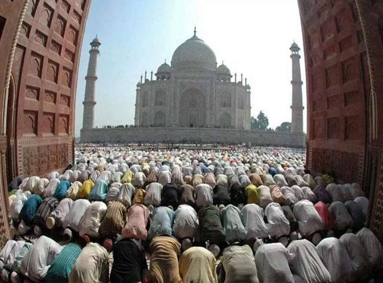 400 साल पहले क्या ताजमहल में होती थी नमाज?