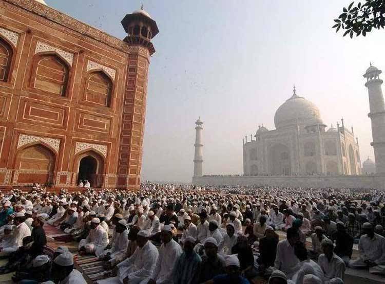 400 साल पहले क्या ताजमहल में होती थी नमाज?