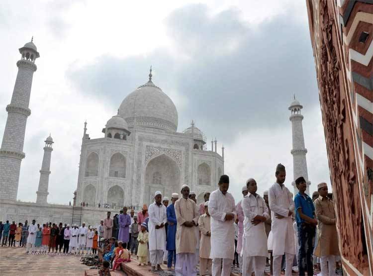 400 साल पहले क्या ताजमहल में होती थी नमाज?