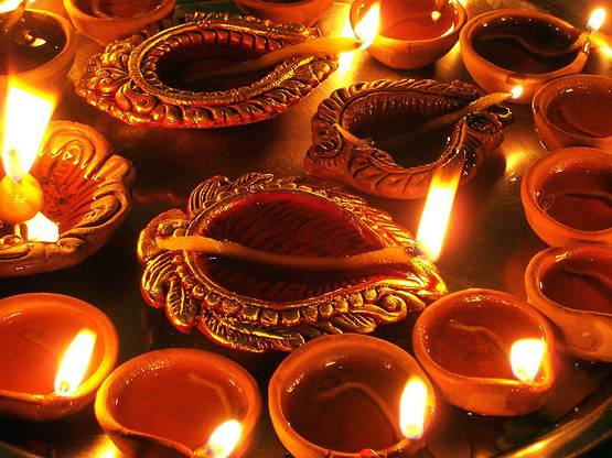 Diwali 2018: दिवाली की रात करें ये उपाय,  दूर होंगी सभी समस्याएं