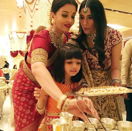 अमिताभ ही नहीं, इन स्टार्स ने भी ईशा अंबानी की शादी में परोसा खाना