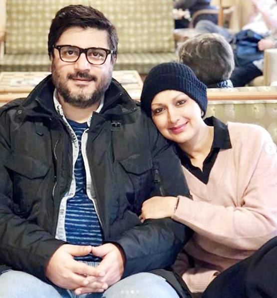 5 महीने बाद घर लौटीं सोनाली बेंद्रे ने पेट डॉग के साथ शेयर की Photo