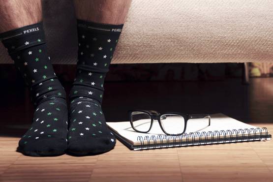 मोजा सूंघना पड़ा भारी, इस शख्स को हो गई ये खतरनाक बीमारी