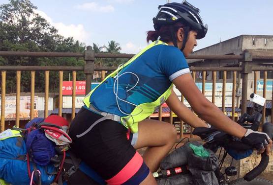 कौन है साइकिल से 14 देश घूमने वाली ये लड़की? जिसकी PM ने की तारीफ