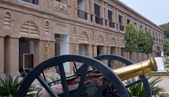 121 साल पुराना है Salman Khan का स्कूल, अब ये है फीस