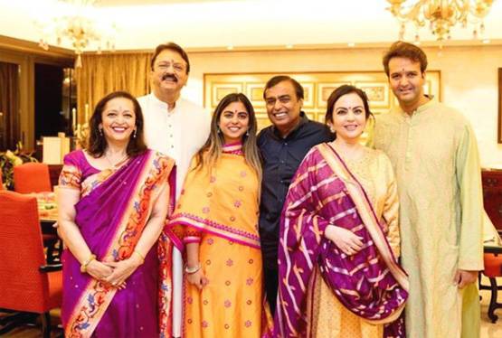 33 साल पहले जब नीता बनी थीं मुकेश अंबानी की दुल्हन, देखें तस्वीरें